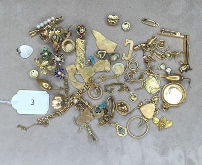 null Lot de maillons, chaines et divers bijoux accidentés en or et alliage d'or.

PBT....