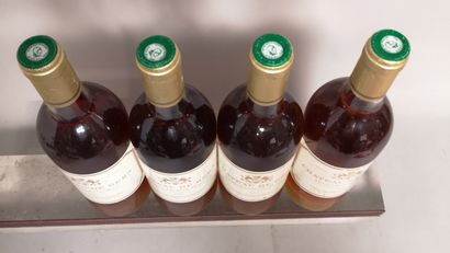 null Quatre bouteilles Château de BERN - Sainte-Croix-du-Mont 1994 

Étiquettes légèrement...