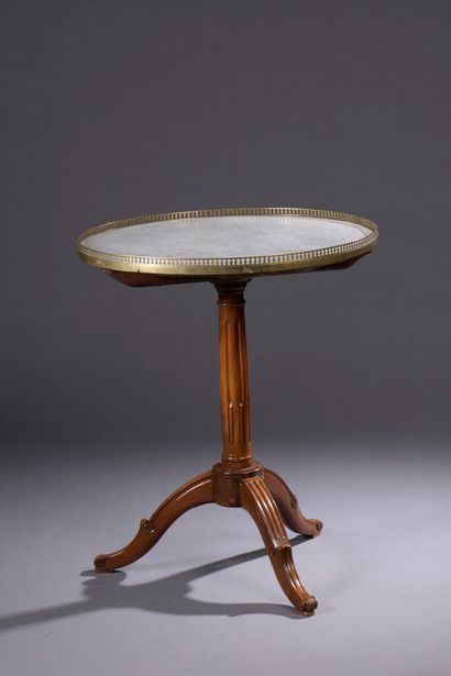  Mahogany and mahogany veneer pedestal table in the Canabas taste, from the Transition...
