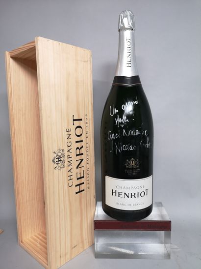  A jeroboam CHAMPAGNE HENRIOT Blanc de Blancs 
In a wooden box. Bottle with a de...