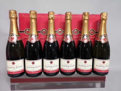 null Six bottles of CHAMPAGNE NAPOLÉON Rosé 

Cardboard box.
