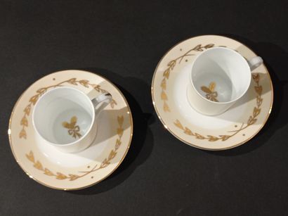 null Ines de la FRESSANGE

Pair of litron cups in porcelain with cream decoration...