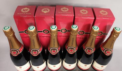 null Six bottles of CHAMPAGNE NAPOLÉON Rosé 

Cardboard box.