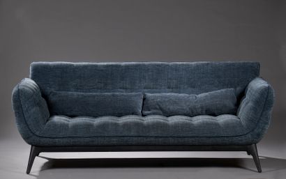  Sofa in blue velvet. Legs blackened. 
Modern...