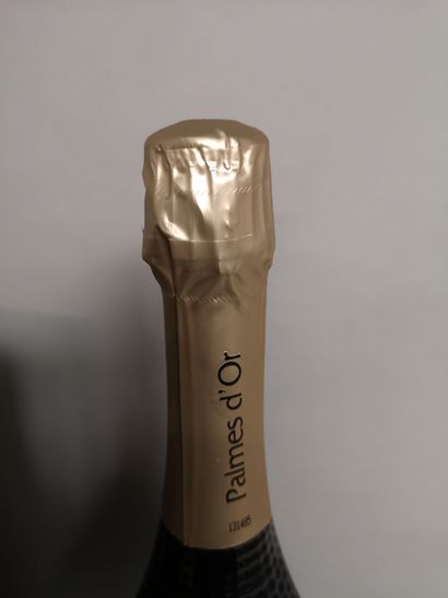 null Un magnum CHAMPAGNE NICOLAS FEUILLATTE « Palmes d'or » 1998 

Coffret bois ...