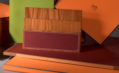 null HERMÈS

Office set including a mail box in rosewood and burgundy leather

and...