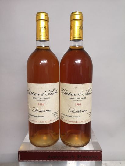 null Two bottles Château D'ARCHE - 2nd Cc Sauternes 1998

Slightly stained label...