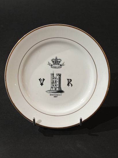  ANGLETERRE, XIXe siècle 
Petite assiette du jubilé d'or de la reine Victoria, à...