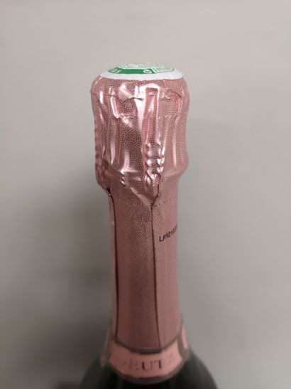  A bottle of CHAMPAGNE Wm. DEUTZ Rosé