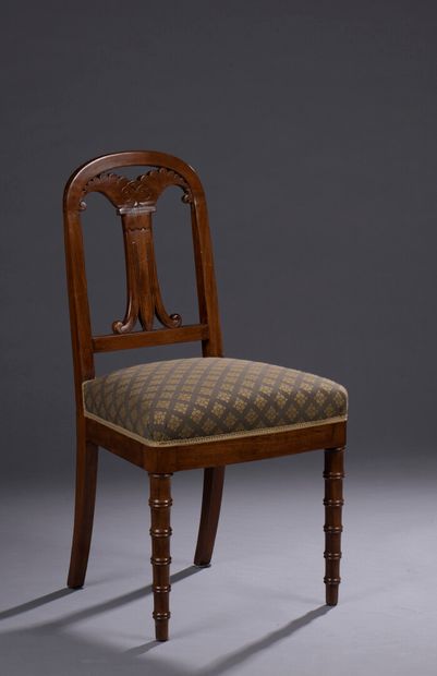 null Suite of eight mahogany and mahogany veneer chairs attributed to Jeanselme,...