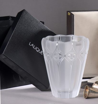 null LALIQUE

Cut crystal vase.

In its box.

H. 24,5 cm