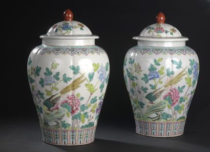 CHINA, 20th century 
Pair of porcelain covered...