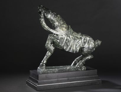 null JAPANESE SCHOOL, 20th century

Prancing horse

Green marble, blackened wooden...