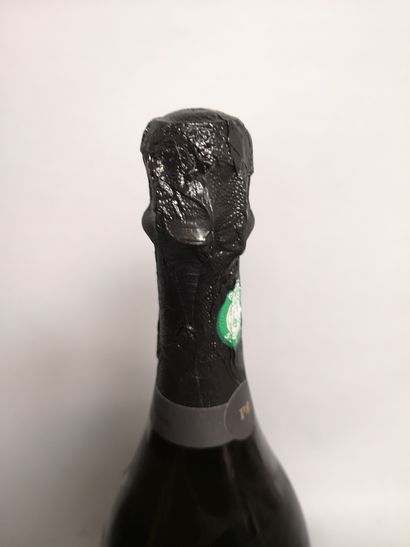 null A bottle of DOM PÉRIGNON CHAMPAGNE " Plénitude 2 " 2000 

Prestige metal bo...