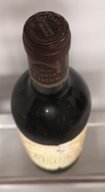 null Une bouteille Château GLORIA - Saint-Julien 1989 

Étiquette abîmée.