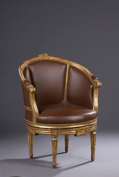 null Fauteuil de bureau en bois mouluré, sculpté et doré estampillé S. Brizard d'époque...