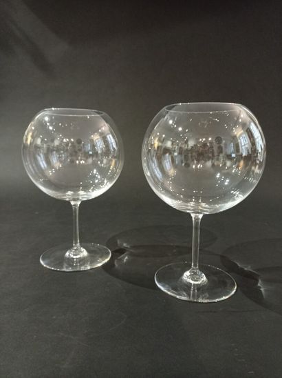 BACCARAT 
Pair of crystal balloon glasses....