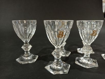 null BACCARAT, Harcourt model

Suite of six white wine glasses in cut crystal, numbered...