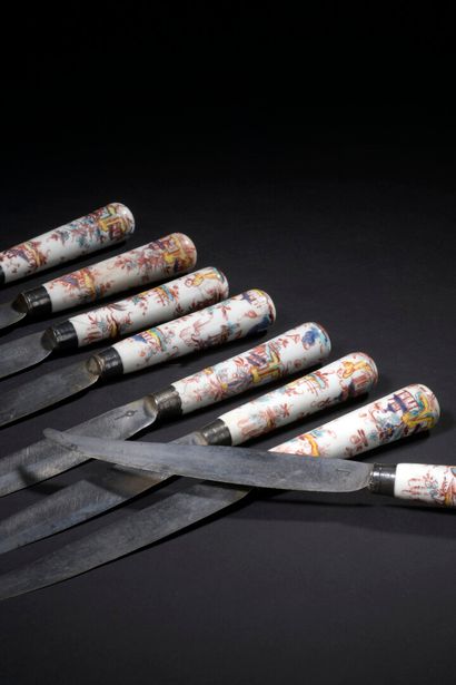 null SAINT-CLOUD, XVIIIe siècle, vers 1740

Ensemble de huit couteaux à manche en...
