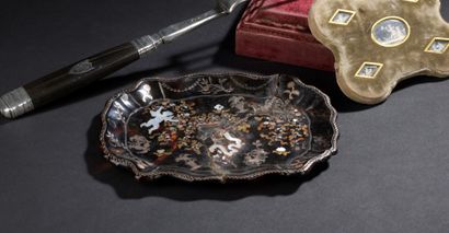 null Small tray in tortoiseshell, Neapolitan work of the mid 18th century

With a...