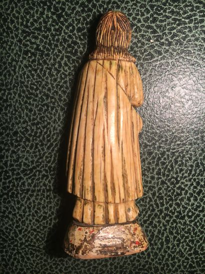 null Statuette de saint personnage en ivoire sculpté, Goa, XVIIIe, siècle

Socle...