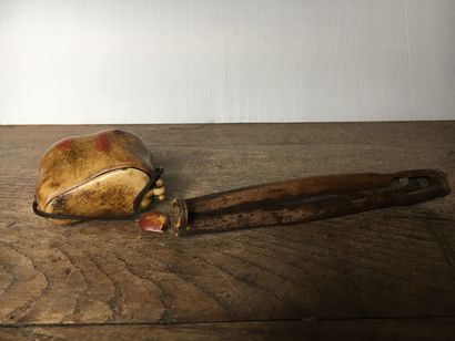 null CHINE, XIXème siècle

Pipe et tabatière en os et bambou.

L. 17 cm