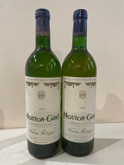 2 bouteilles MOUTON CADET Blanc - Bordeaux1985...