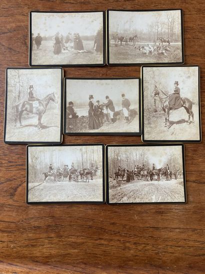 [Chasse]. 37 photographies. [Hunting]. Thirty-seven photographs of hounds glued in...