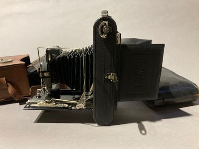 ZEISS IKON ZEISS IKON:


Camera with bellows and glass plates.