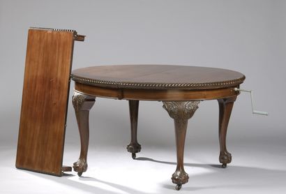 TABLE DE SALLE A MANGER, Angleterre, XIXe siècle DINING ROOM TABLE with crank handle,...