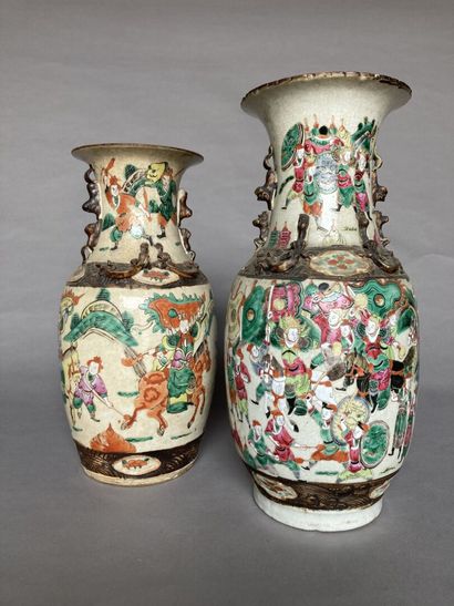 CHINE, XIXe siècle. Deux vases