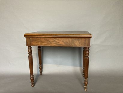 TABLE A JEU - XIXe siècle Mahogany and mahogany veneer GAME TABLE, XIXth century,...