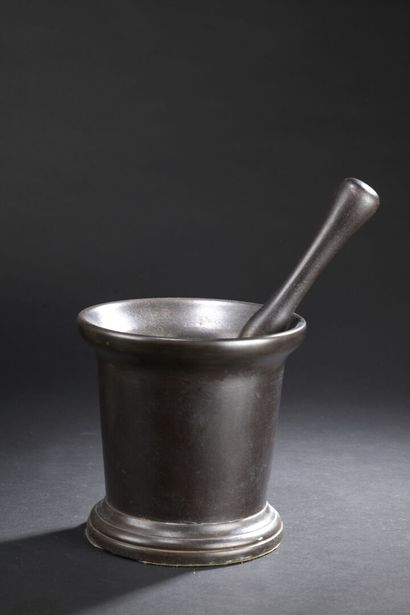 Bronze mortar and pestle, 18th century 
H....