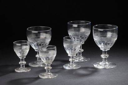 null Crystal glass service, circa 1840

Including 

eighteen water glasses H. 13...