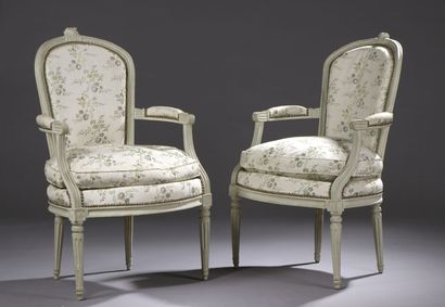 null Pair of cabriolet armchairs in molded, carved and relacquered wood from the...