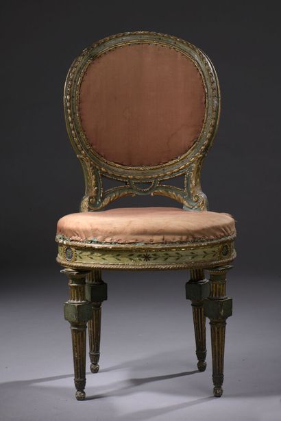 null Pair of small chairs in molded, carved and painted wood, Milanese work of the...