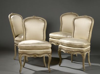 null Suite de quatre chaises estampillées BONNEMAIN et JME d'époque Louis XV

À dossier...