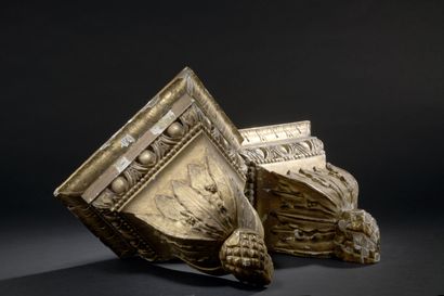 null Paire de consoles d'appliques en bois sculpté et doré d'époque Louis XVI

À...