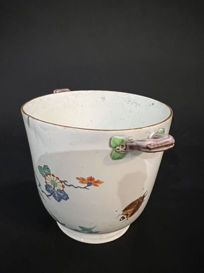 null CHANTILLY, 18th century, circa 1735

Glass bucket in soft porcelain with tan...