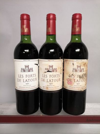 null 3 bottles Les FORTS DE LATOUR - 2nd wine of Château LATOUR Pauillac 1977 Stained...