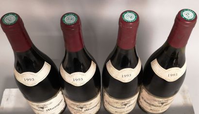 null 4 bottles CHAMBOLLE MUSIGNY - B. AMIOT 1993 Labels slightly stained. 1 level...