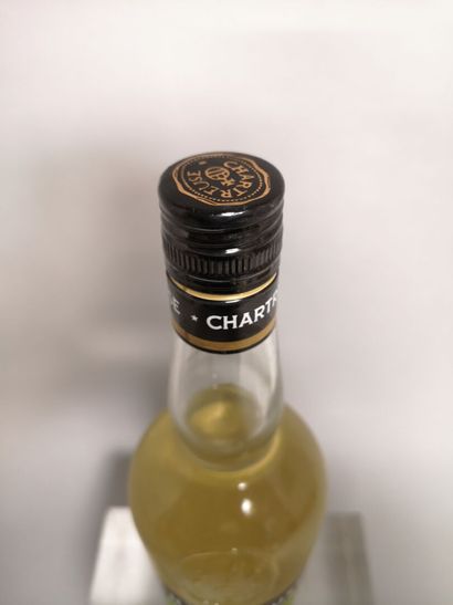 null 1 bottle CHARTREUSE Verte - Pères Chartreux Postérieure à 1988 Label slightly...
