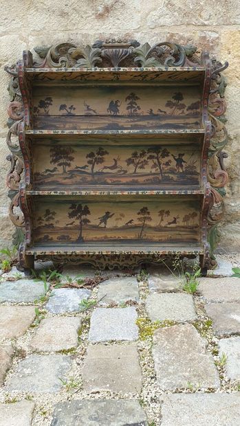 null Wall shelf in carved and lacquered wood, Italy 19th century

Painted decoration...