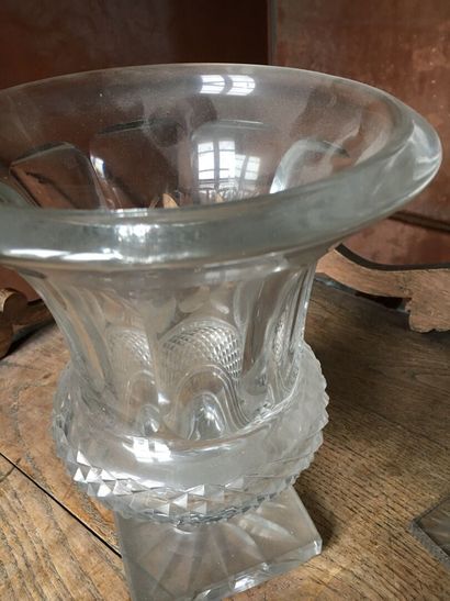 null SAINT LOUIS, Medici crystal vase, XXth century 

Decorated with diamond points,...