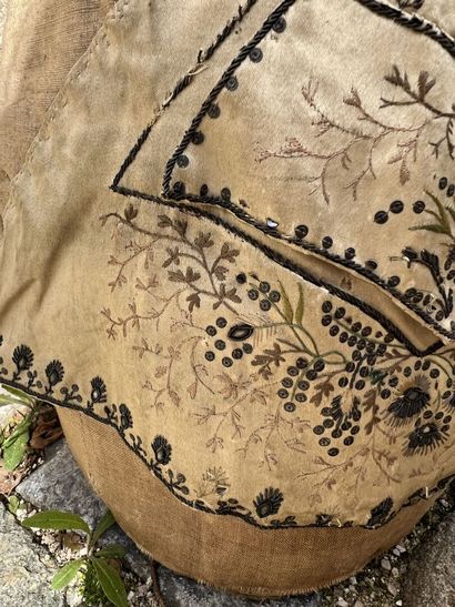 null Child's vest, 18th century

Cream color



Accidents