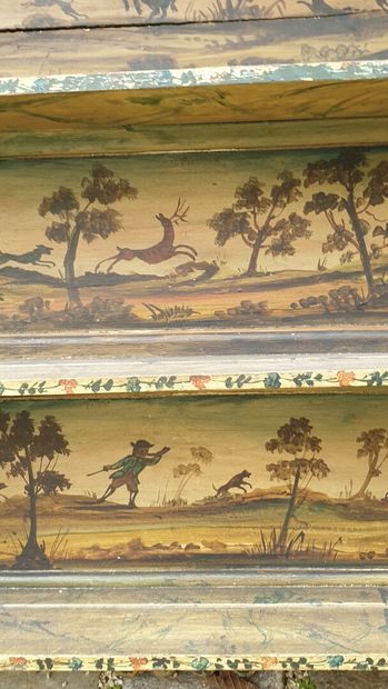 null Wall shelf in carved and lacquered wood, Italy 19th century

Painted decoration...