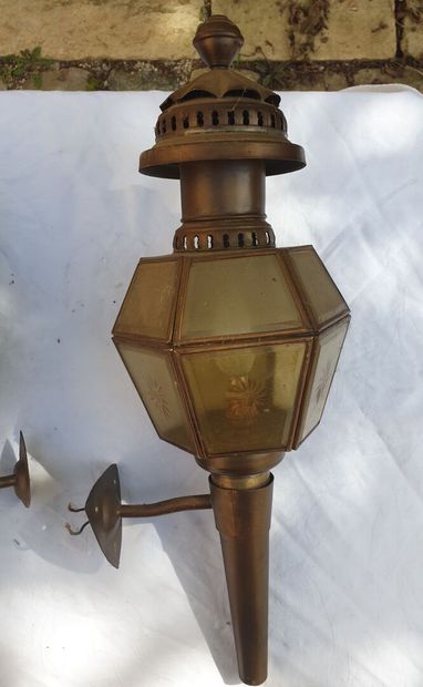 null Three lanterns XIXth century.

H.45 cm

H.50 cm

H.55 cm
