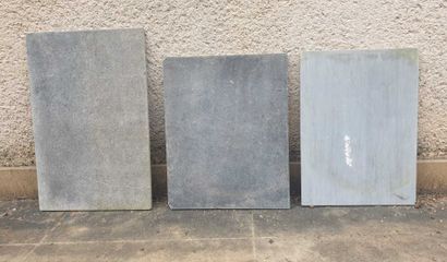 Lot of three grey marbles 
Marble 1 : 40,5...