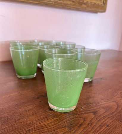 null Suite of twelve green tinted bubble glass goblets

H. 8,5, D. 8 cm