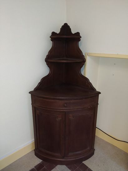 Carved molded oak corner cabinet, 19th century...